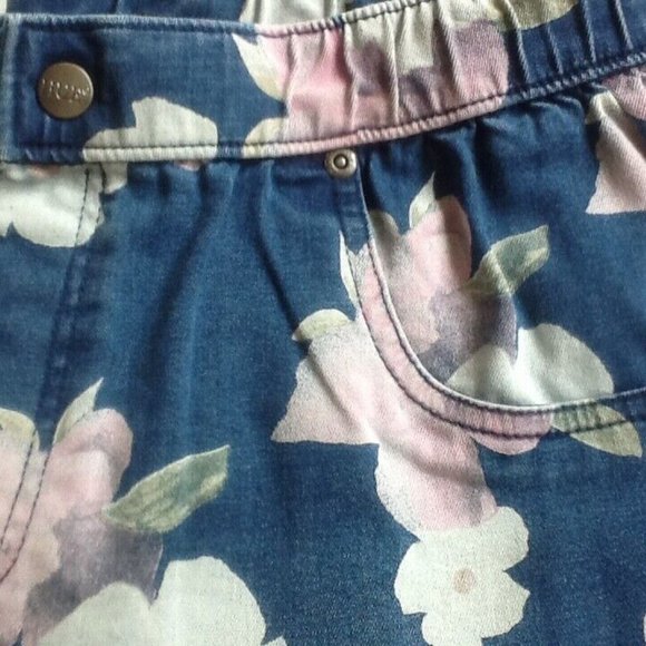 Size XXXL new HUE Women's Denim-look Blue Floral High Rise Skimmer Leggings 3XL - Picture 2 of 10